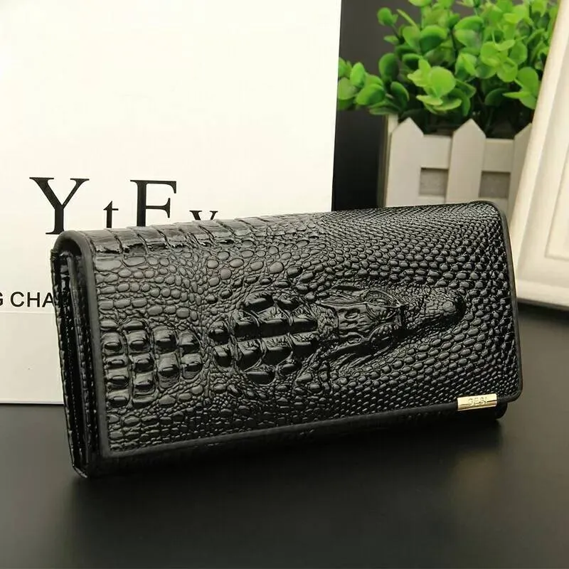 Fioretta | Elegant Embossed RFID Wallet